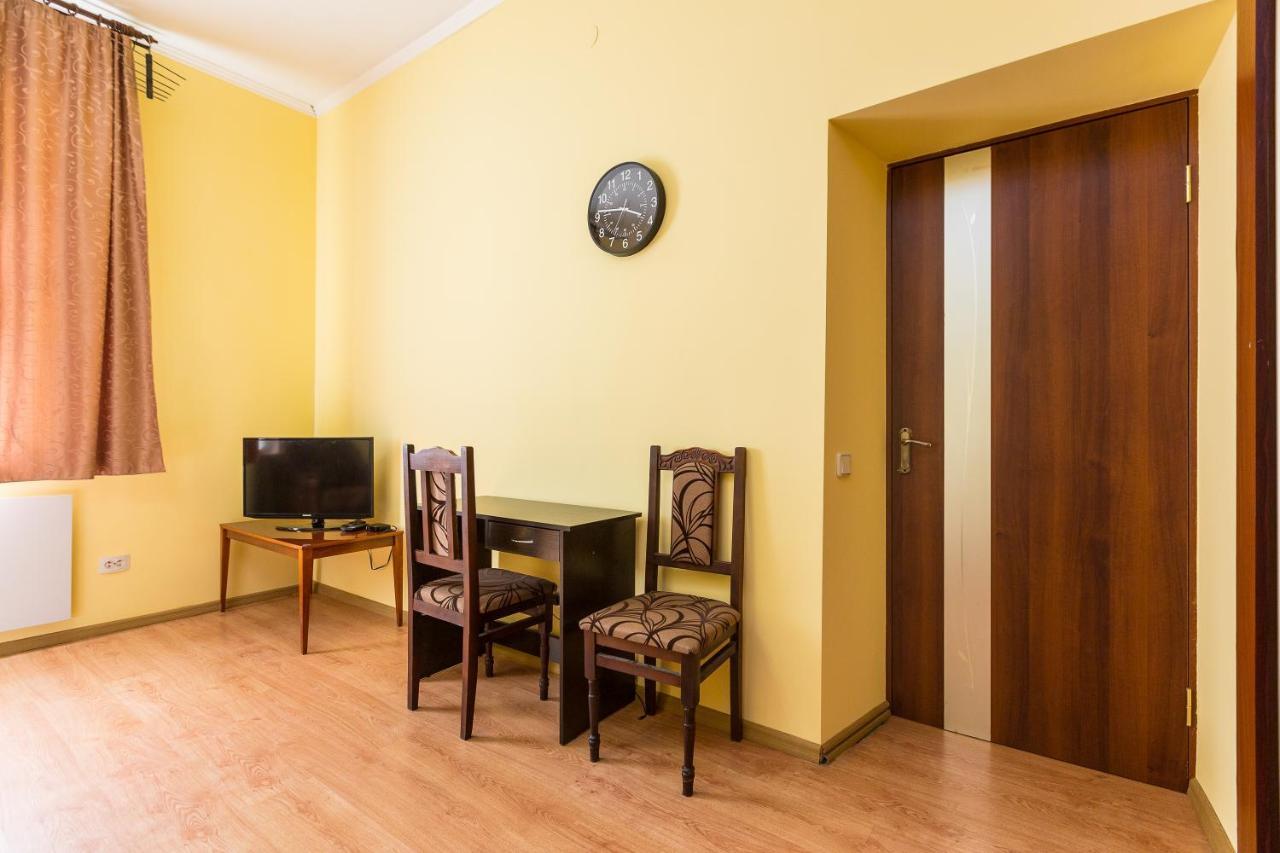 Квартира В Центрі Подобово На Вулиці Коперника 26 Біля Палацу Мистецтв Lviv Buitenkant foto